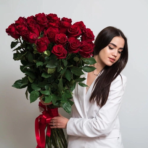 Роскошный букет «Эксплорер» – 25 красных роз для самых важных моментов Вытегра Вологодская область