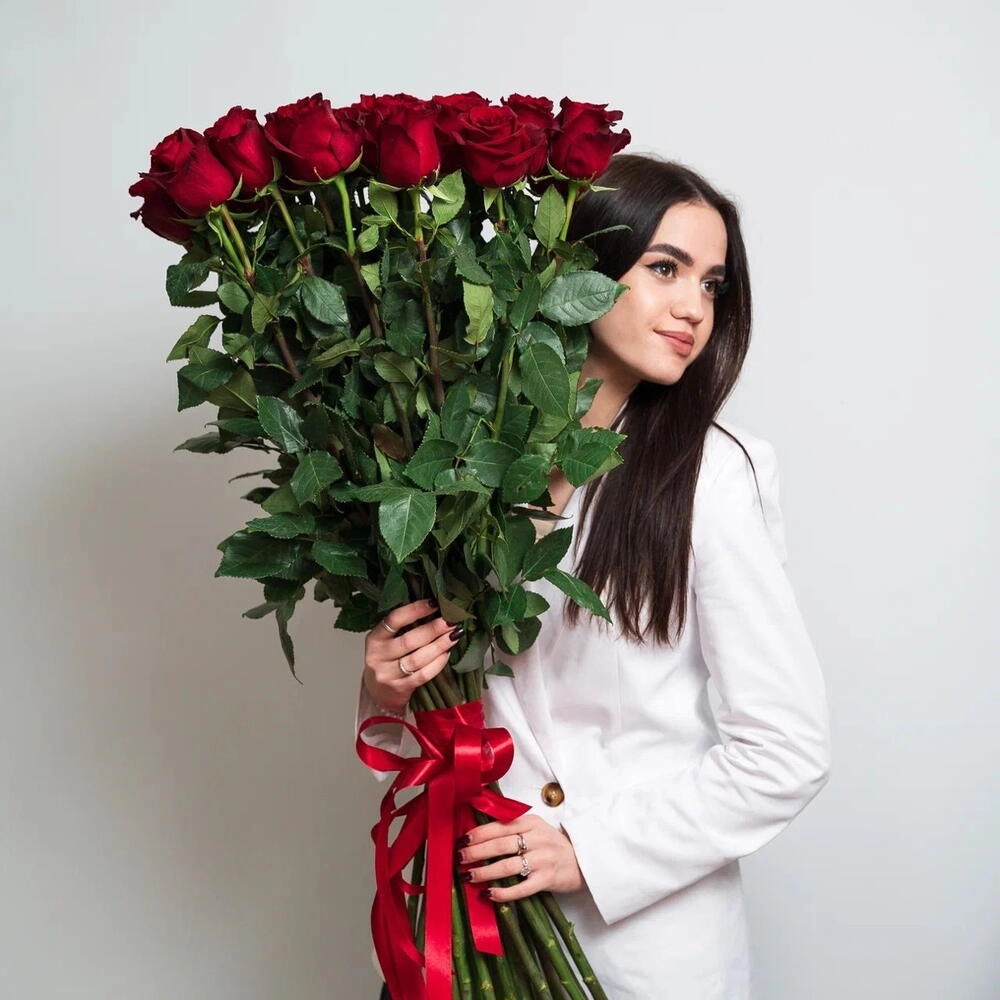 Роскошный букет «Эксплорер» – 25 красных роз для самых важных моментов Вытегра Вологодская область