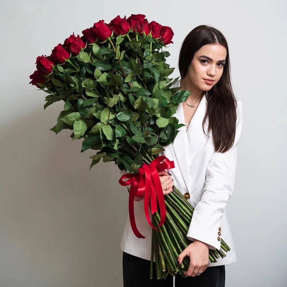 Роскошный букет из 51 красной розы – воплощение безграничной любви Вытегра Вологодская область