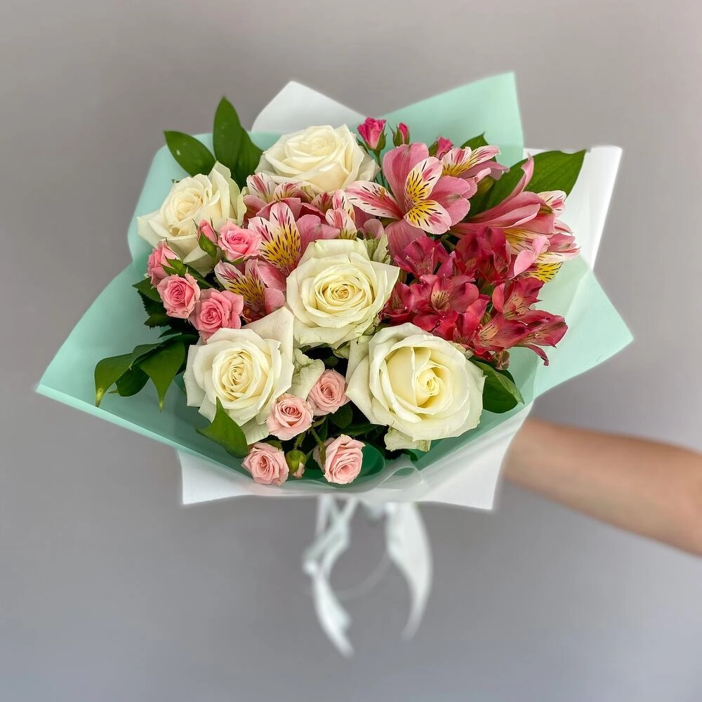 Букет «Николь» – изысканное сочетание роз, кустовых роз и альстромерий Вытегра Вологодская область