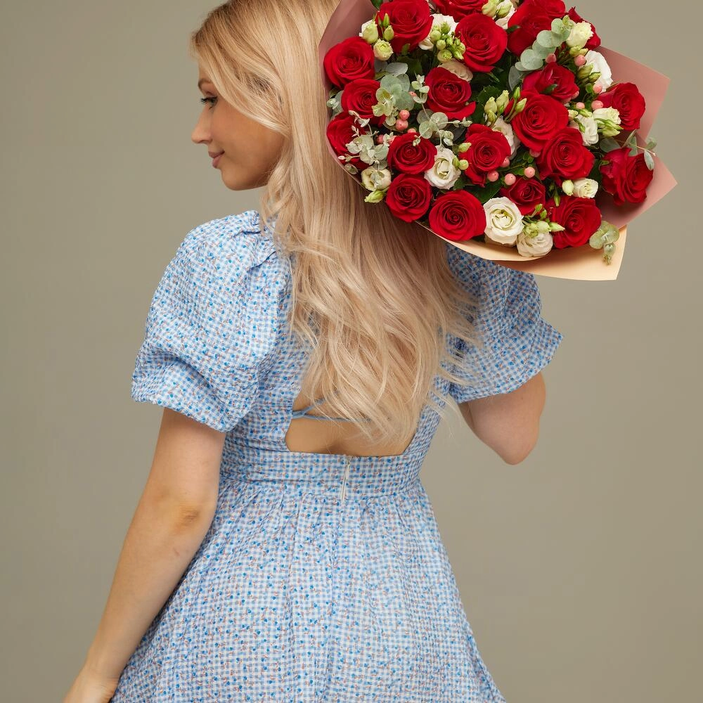 Роскошный букет для любимой женщины – 21 эквадорская роза и эустома Вытегра Вологодская область