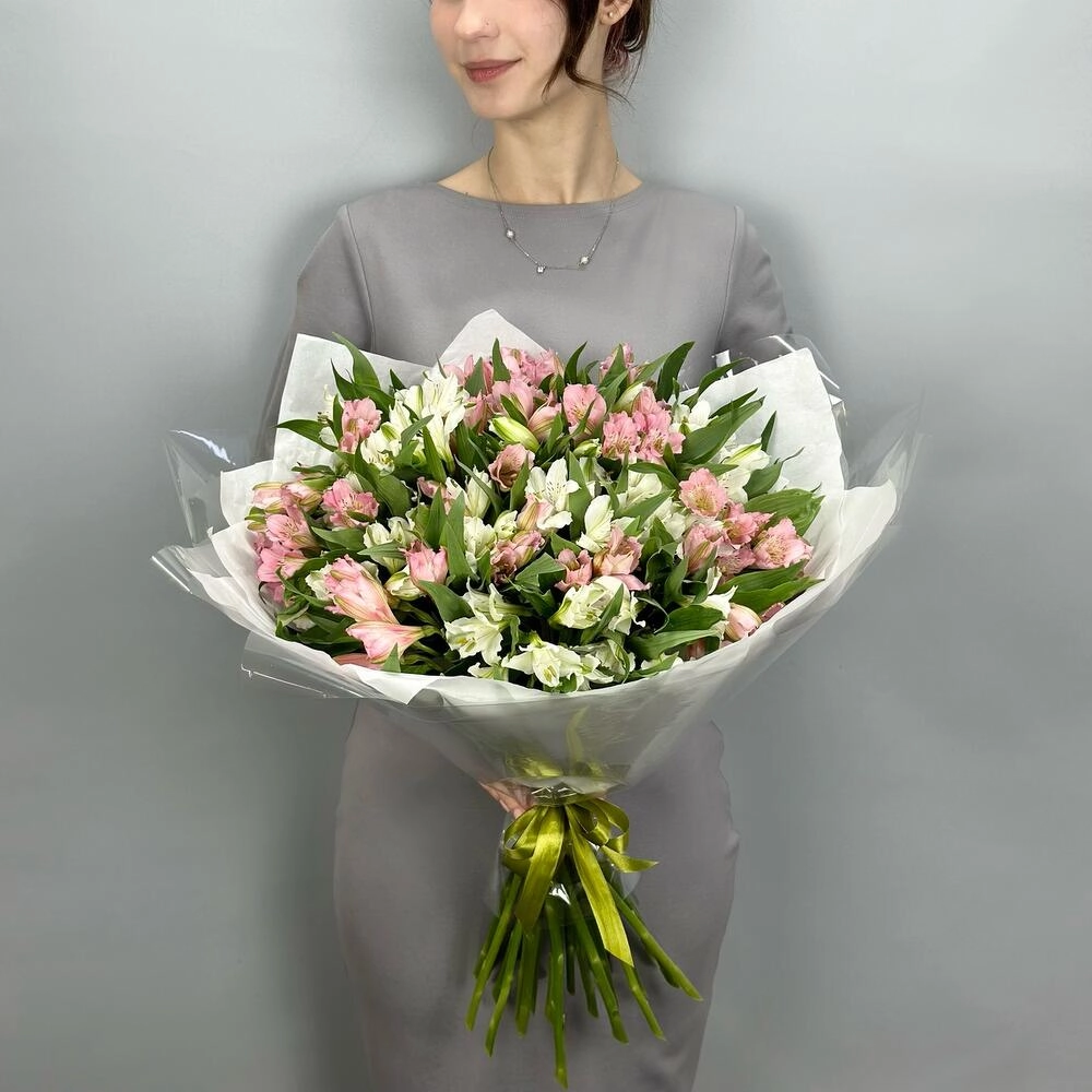 Букет «Гармония» – нежное сочетание белых и розовых альстромерий Вытегра Вологодская область