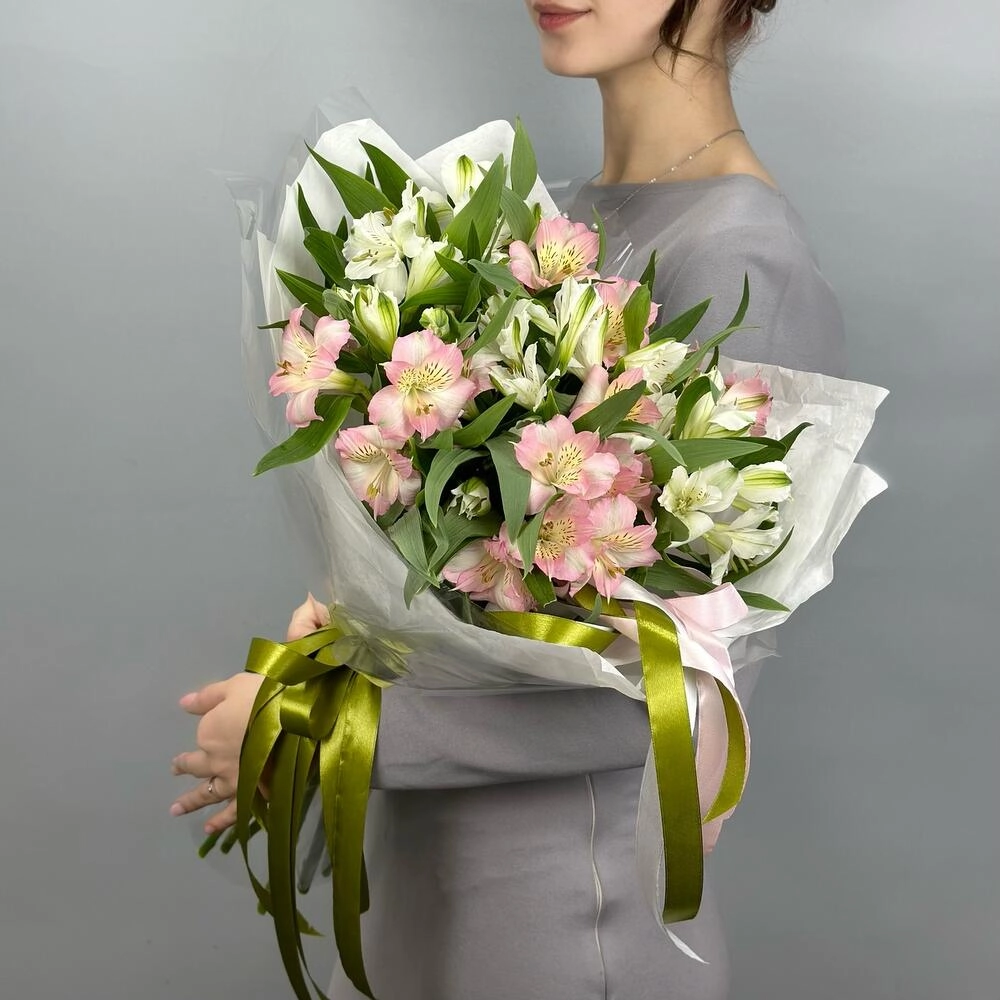 Букет «Нежность» – трогательное сочетание белых и розовых альстромерий Вытегра Вологодская область