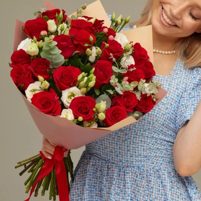 Роскошный букет для любимой женщины – 21 эквадорская роза и эустома Вытегра Вологодская область
