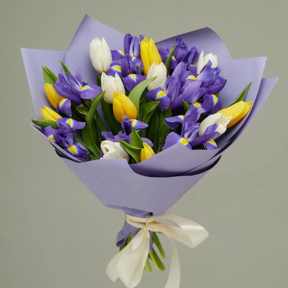 Букет из ирисов и тюльпанов «Весна» Вытегра Вологодская область