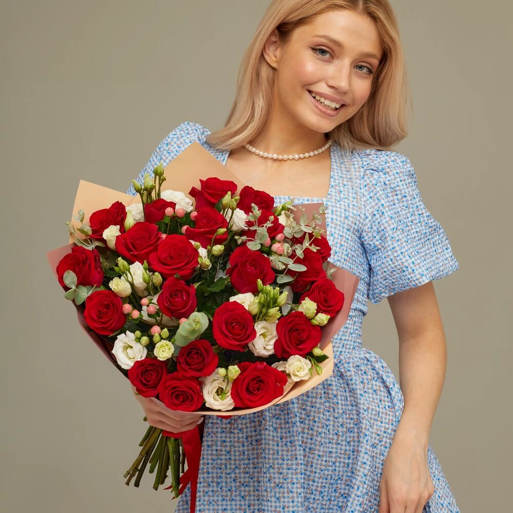 Роскошный букет для любимой женщины – 21 эквадорская роза и эустома Вытегра Вологодская область