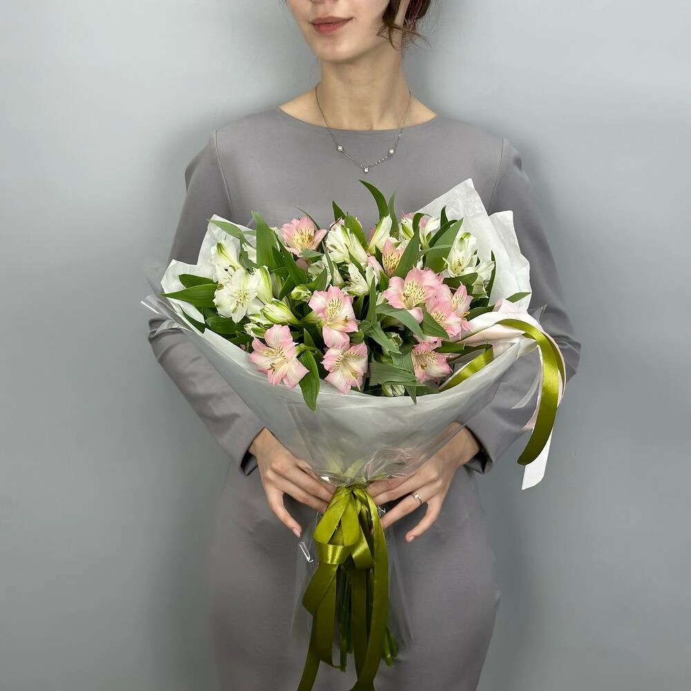 Букет «Нежность» – трогательное сочетание белых и розовых альстромерий Вытегра Вологодская область