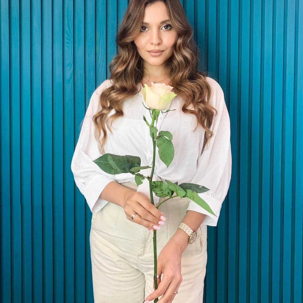 Комплимент из розовой эквадорской розы – минимализм роскоши Вытегра Вологодская область