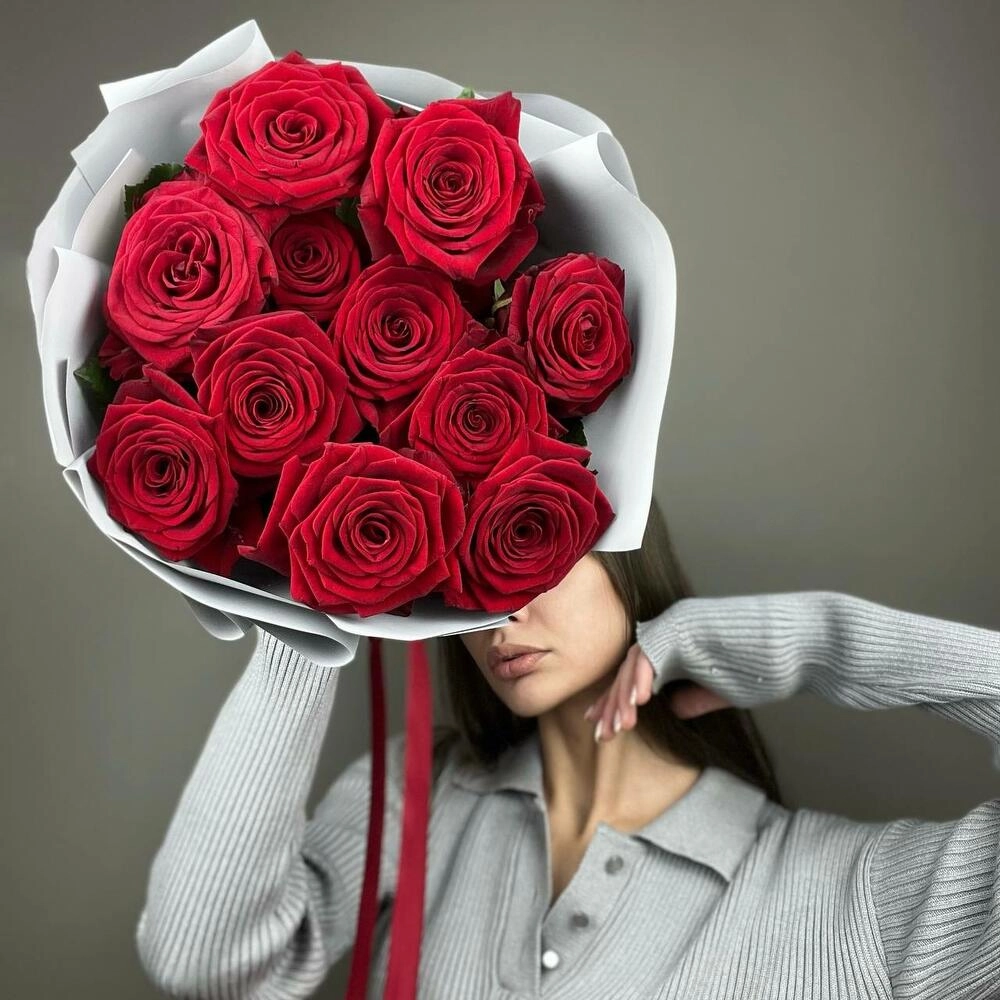 Букет «Красный бархат» – роскошь эквадорских роз Вытегра Вологодская область