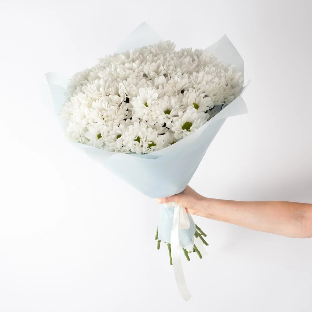 Букет «Ромашковое чудо» – летнее настроение в белых хризантемах Вытегра Вологодская область