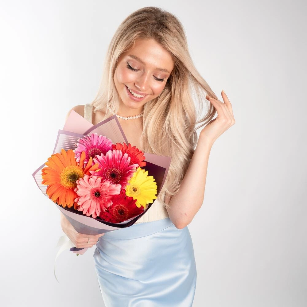 Солнечный букет из 7 свежих гербер – радость в подарок Вытегра Вологодская область