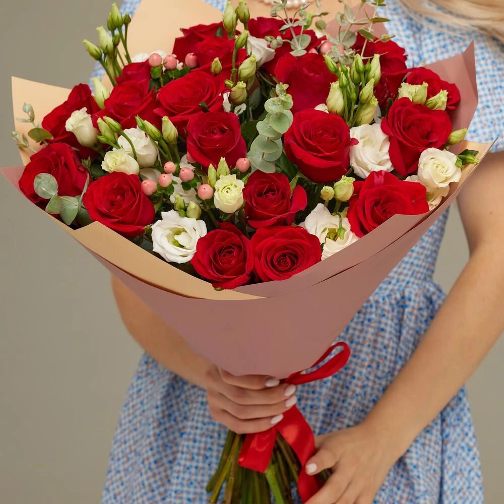 Роскошный букет для любимой женщины – 21 эквадорская роза и эустома Вытегра Вологодская область