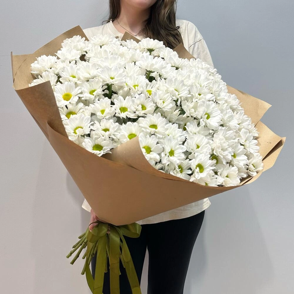 Букет «21 ромашка» – нежные белые кустовые хризантемы в натуральном стиле Вытегра Вологодская область