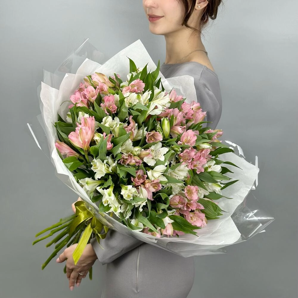 Букет «Гармония» – нежное сочетание белых и розовых альстромерий Вытегра Вологодская область