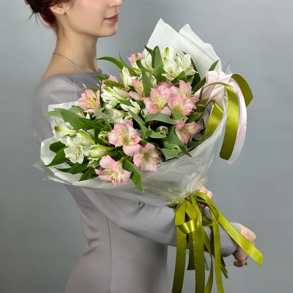 Букет «Нежность» – трогательное сочетание белых и розовых альстромерий Вытегра Вологодская область