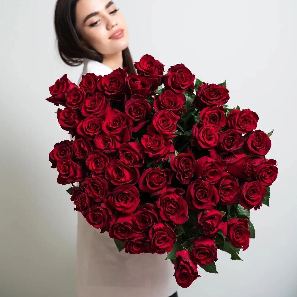 Роскошный букет из 51 красной розы – воплощение безграничной любви Вытегра Вологодская область