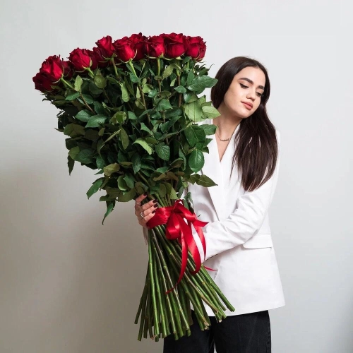 Роскошный букет из 51 красной розы – воплощение безграничной любви Вытегра Вологодская область