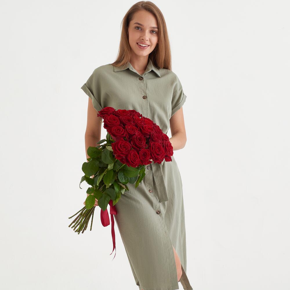 Роскошный букет из 21 красной розы – воплощение искренних чувств Вытегра Вологодская область