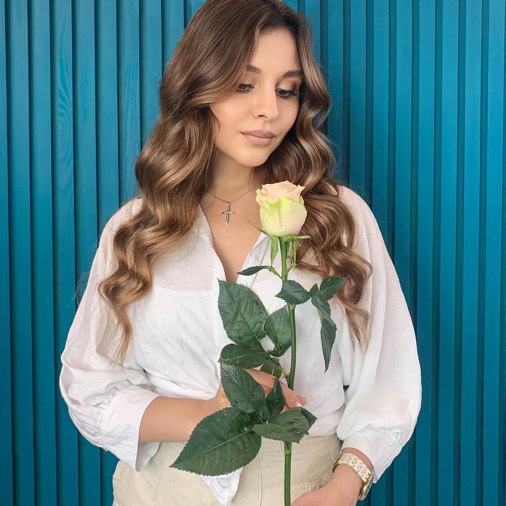 Комплимент из розовой эквадорской розы – минимализм роскоши Вытегра Вологодская область