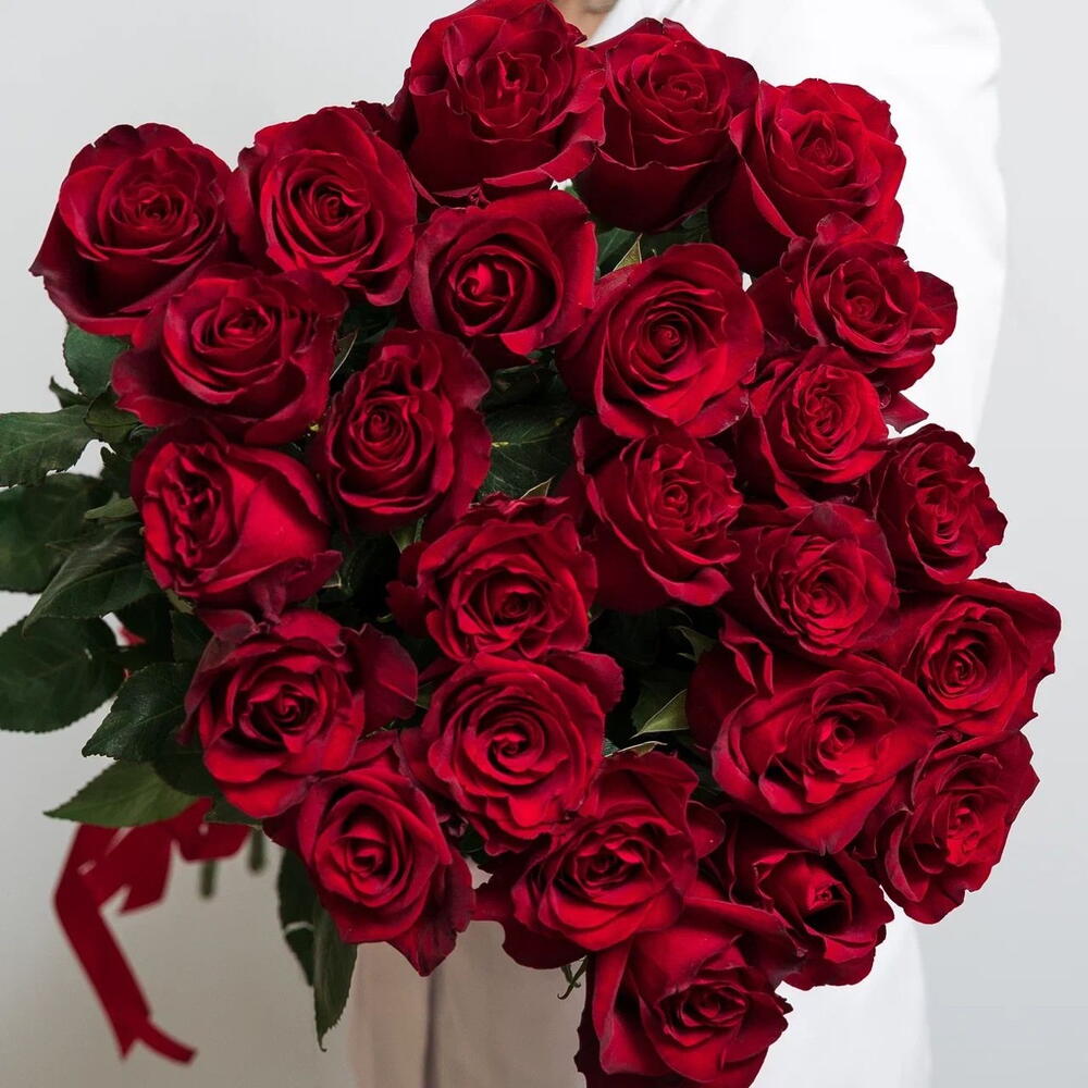 Роскошный букет «Эксплорер» – 25 красных роз для самых важных моментов Вытегра Вологодская область