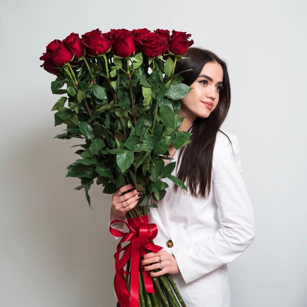 Роскошный букет «Эксплорер» – 25 красных роз для самых важных моментов Вытегра Вологодская область