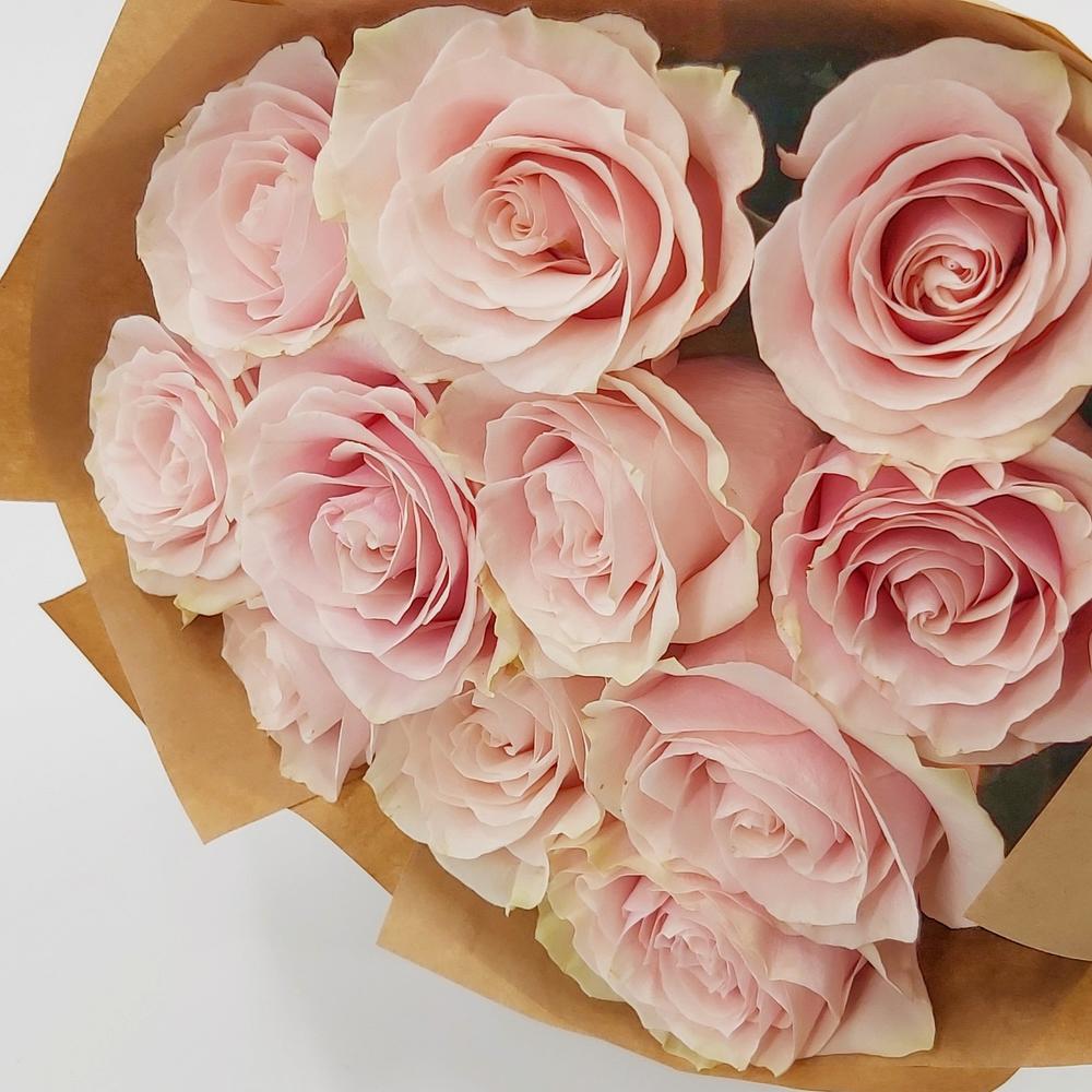 Букет из 11 розовых роз – нежность в каждом лепестке Вытегра Вологодская область