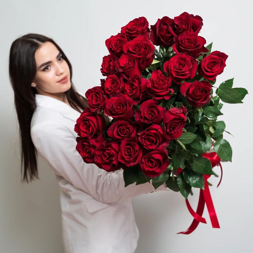 Роскошный букет «Эксплорер» – 25 красных роз для самых важных моментов Вытегра Вологодская область