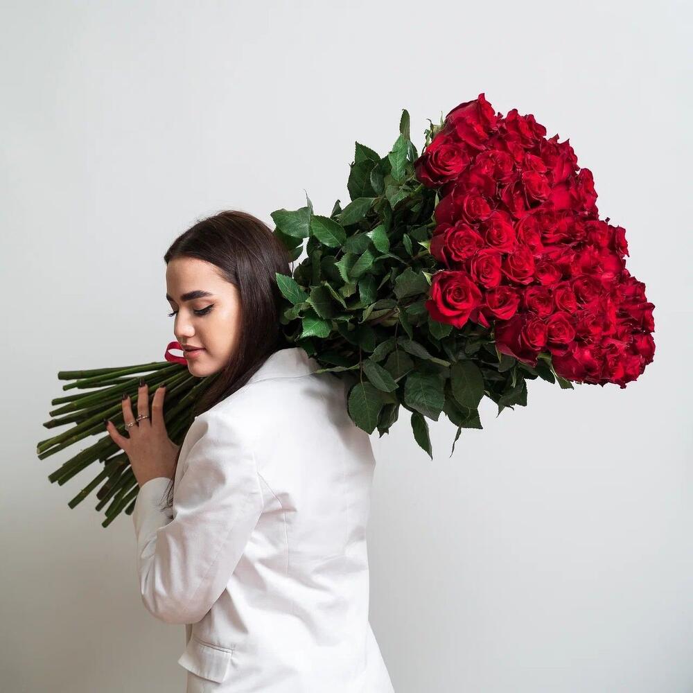 Роскошный букет из 51 красной розы – воплощение безграничной любви Вытегра Вологодская область