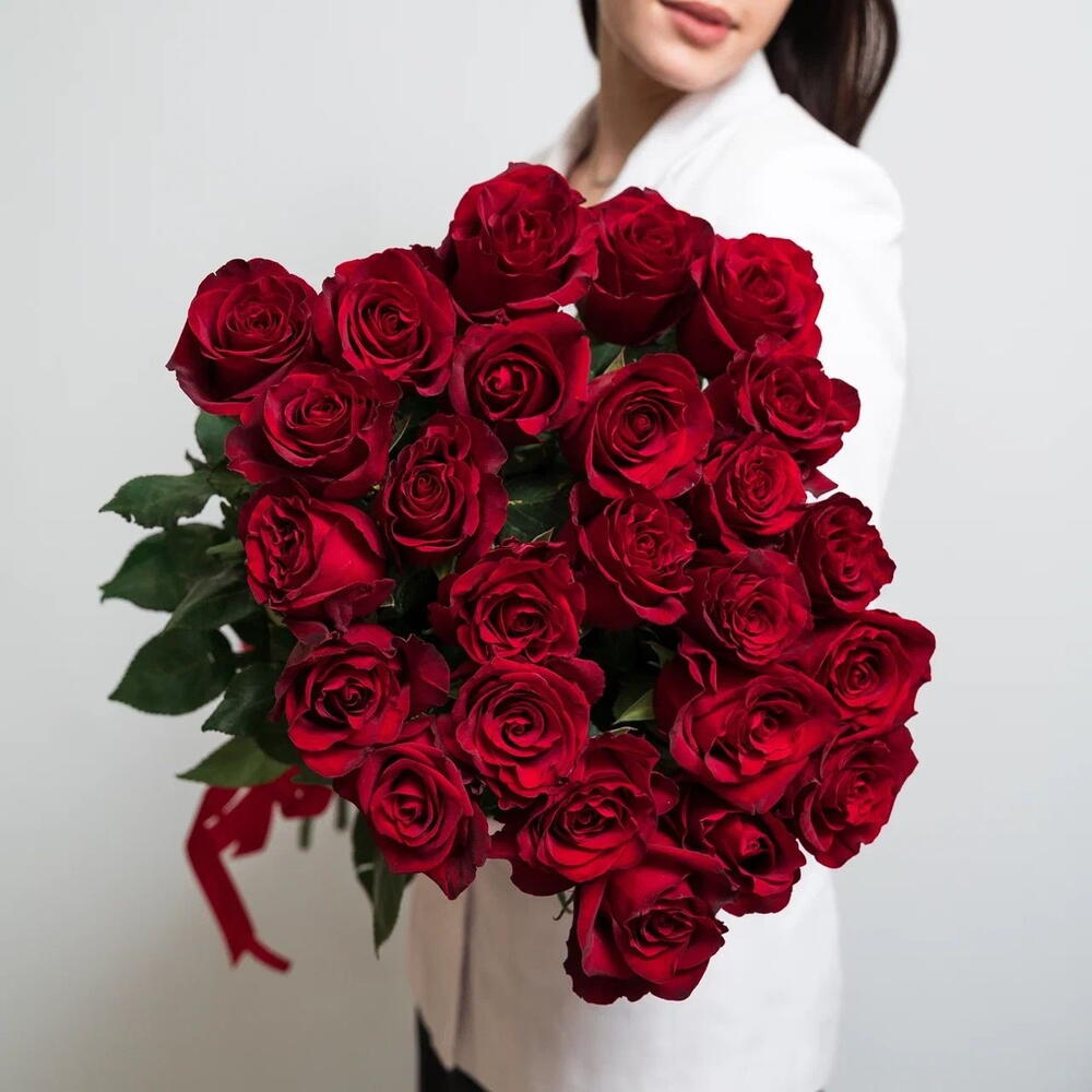 Роскошный букет «Эксплорер» – 25 красных роз для самых важных моментов Вытегра Вологодская область