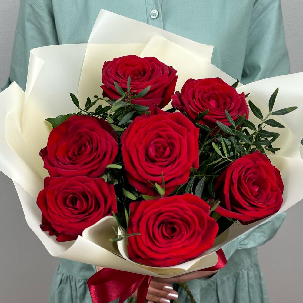 Букет «Гранатовый» из красных роз в роскошной упаковке Вытегра Вологодская область