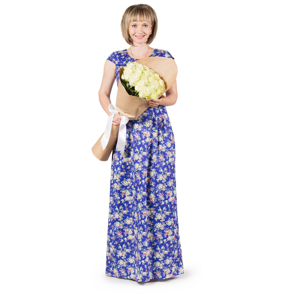 Букет из 25 белых роз в крафте